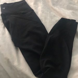 Never worn black wunder under lululemon